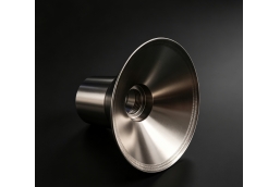 The difference between fine-atomizing serrated-edge and non-serrated electrostatic rotary bell atomizers for liquids.